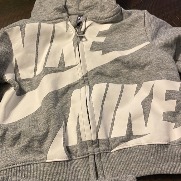 Set of Boys Nike sweater hoodie and sweatpants. Sz 3 mo. - Picture 3 of 7